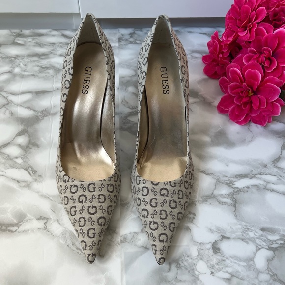 BRAND NEW Pair of GUESS Brown and Tan High-heels Shoes - Picture 6 of 9